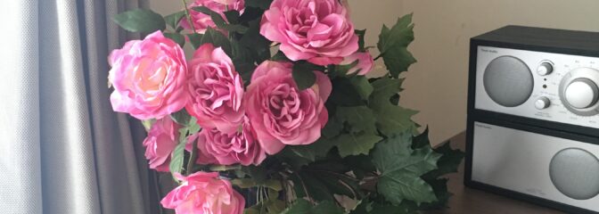 季節感を演出するフラワーディスプレイ